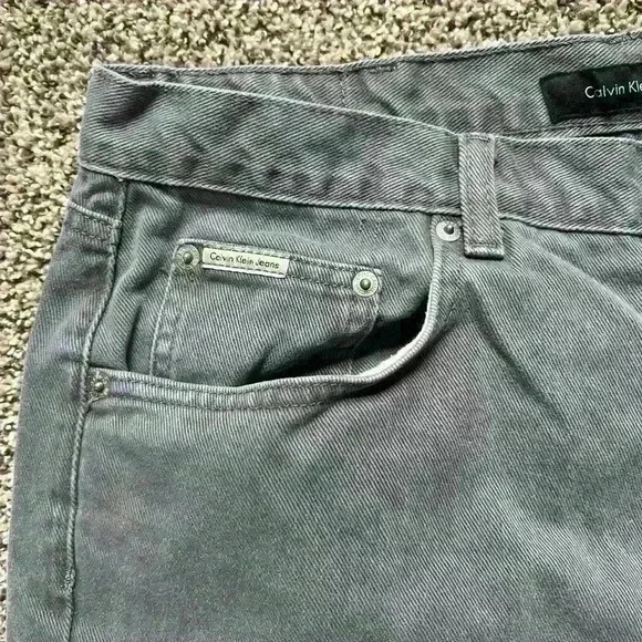 Calvin Klein Men’s Ash Grey 38x32 Easy Fit Straight Jeans - Picture 2 of 6
